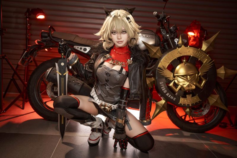 ZinieQ - Caesar King [42P 5V] 绝区零凯撒Cosplay写真-costujun