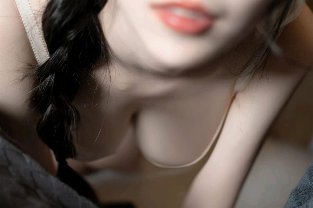 抖娘-利世 - 保姆与老头 [129P 1V] 家政主题与透视连体衣的隐秘诱惑