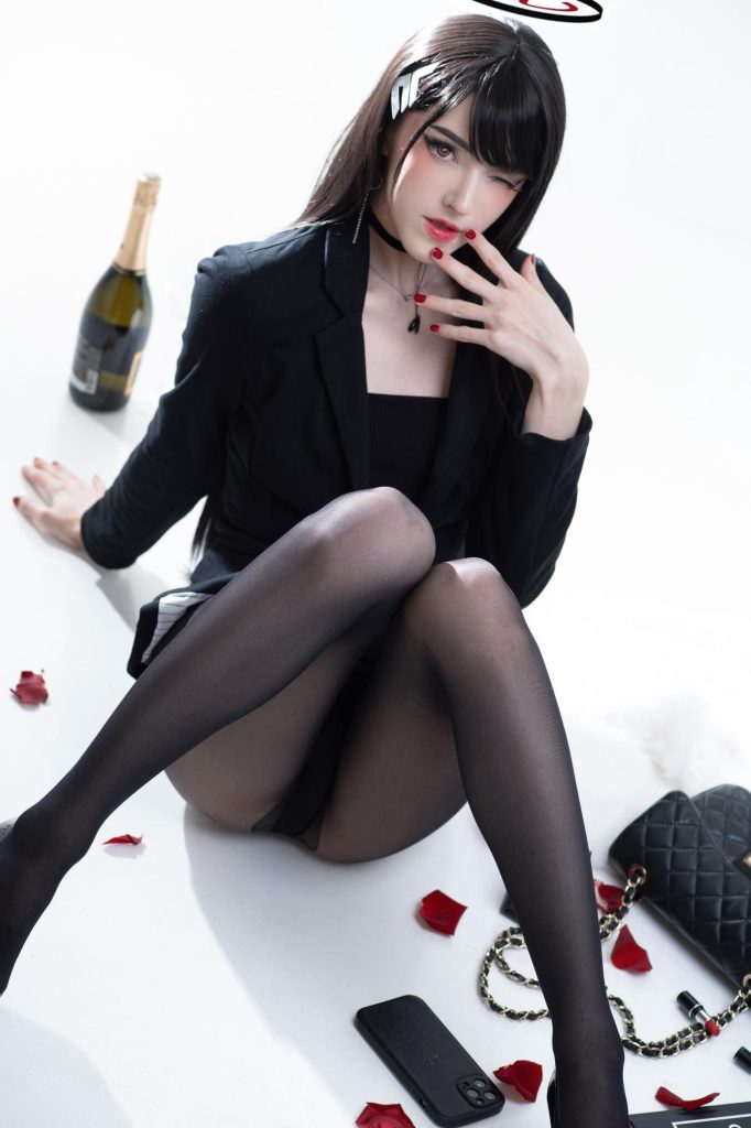 Candy Ball - Rio Tsukatsuki New Year [42P 11V] 黑丝御姐风写真集