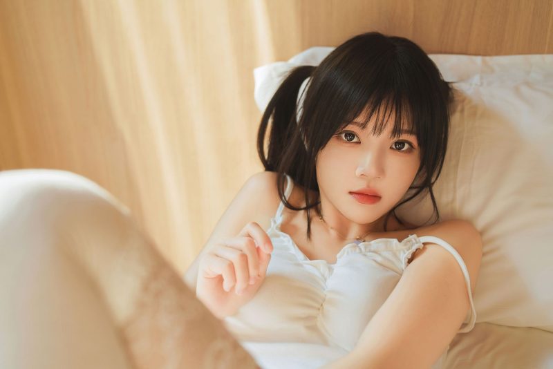 桜桃喵 - 春日碎花 [57P 1V] 双马尾少女的慵懒午后-costujun