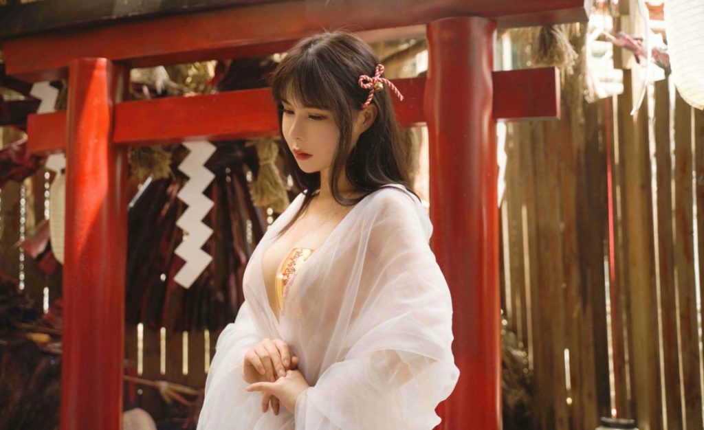 亚马逊鲶鱼 - 神社符纸巫女 [96P 1.03G] 神社里的神秘巫女仪式