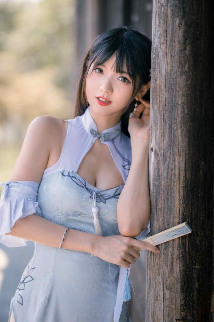 陆卿卿蓝色旗袍