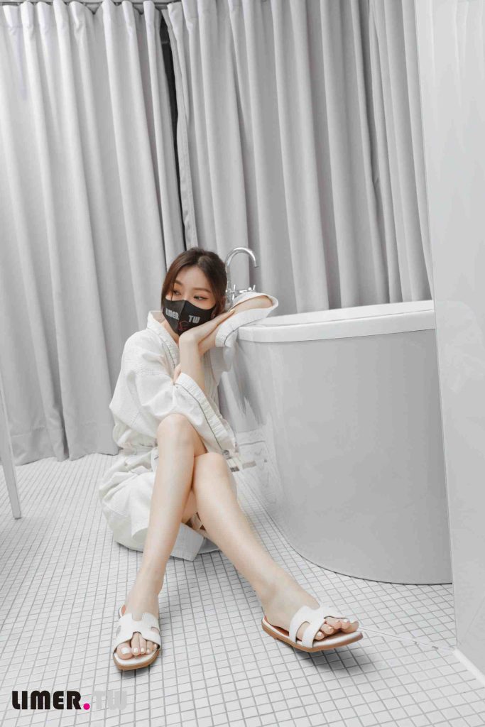 Limerence-女神语葳美足让足疗师把持不住默默TK了起来